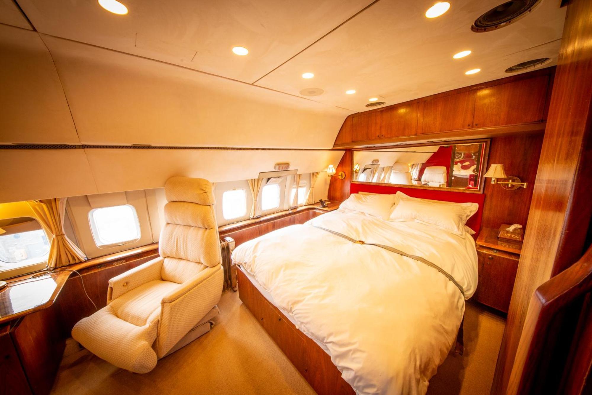 ホテル Boeing 727 Airliner Private Jet ブリストル エクステリア 写真